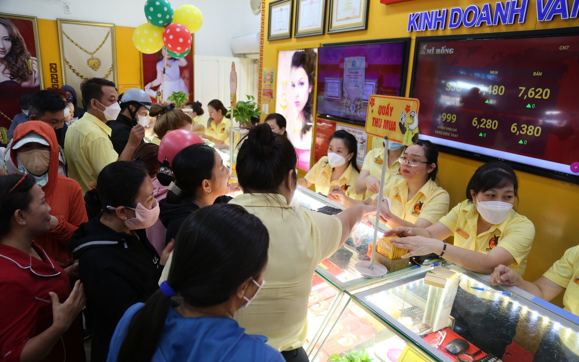 Giá vàng miếng SJC cao nhất lịch sử: 81 triệu đồng/lượng- Ảnh 2. Chênh lệch giá vàng miếng SJC thu hẹp sau ngày Thần Tài