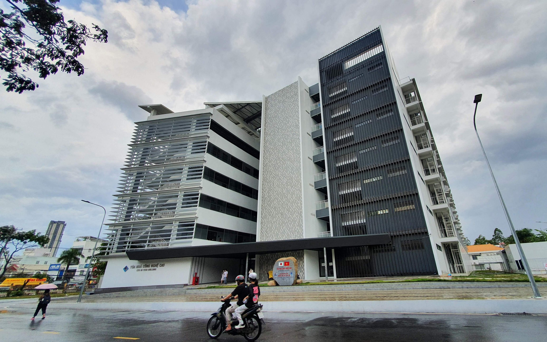 Từ ngày 26-2, người dân Cần Thơ làm giấy tờ chỉ 'một cửa'- Ảnh 2. Trường đại học Cần Thơ tổ chức thi đánh giá đầu vào