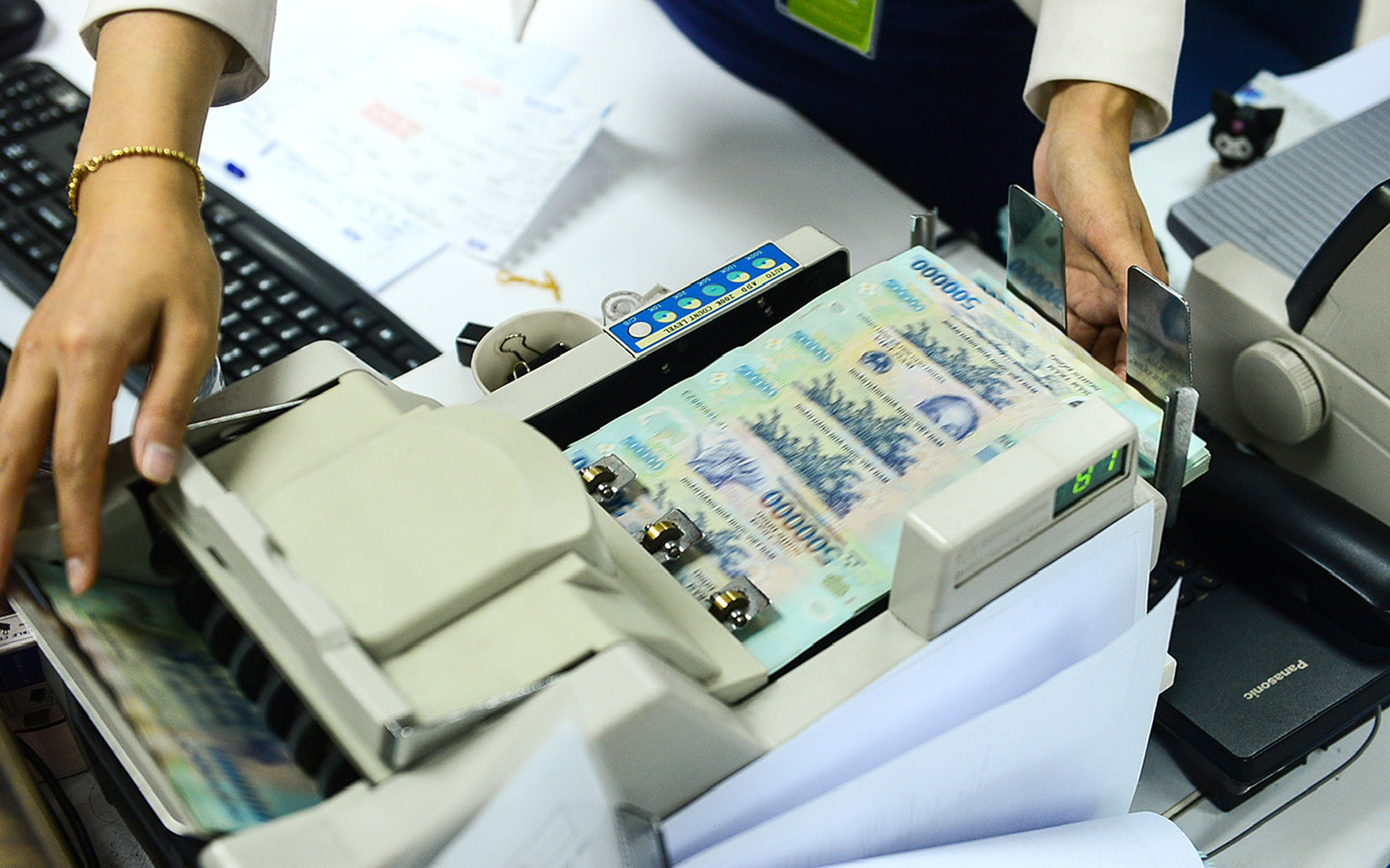 Bỏ bạc tỉ đầu tư dự án nhà ở tại TP.HCM, nhiều người kêu cứu- Ảnh 4. Bất động sản đóng băng, vốn tín dụng tắc