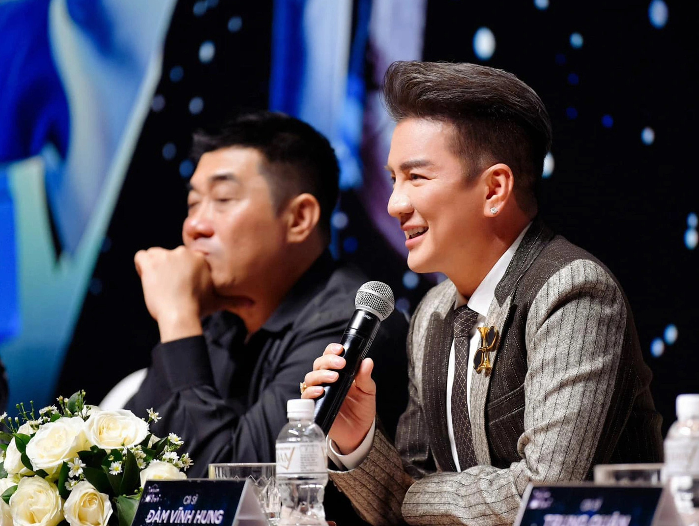Bilder Von Praxis Dr. Hung Vinh Entertainment news February 21: Dam Vinh Hung fell and was hospitalized