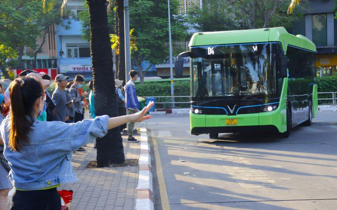 Tài xế mặc áo bà ba, lái xe điện chở khách dạo trung tâm TP.HCM- Ảnh 5. Xe buýt điện ở TP.HCM chuẩn bị cho đấu thầu vào năm tới