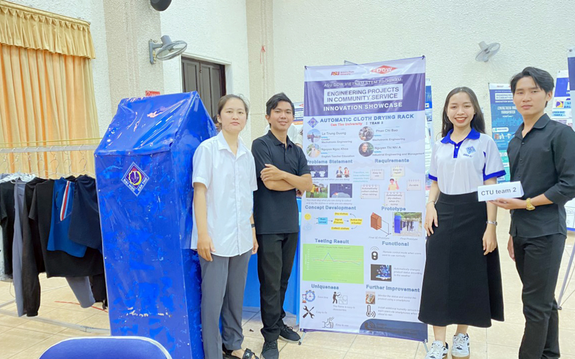 Sinh viên làm màng bọc thực phẩm từ vỏ thanh long, chanh dây- Ảnh 4. Sinh viên chế tạo sào phơi quần áo tự động