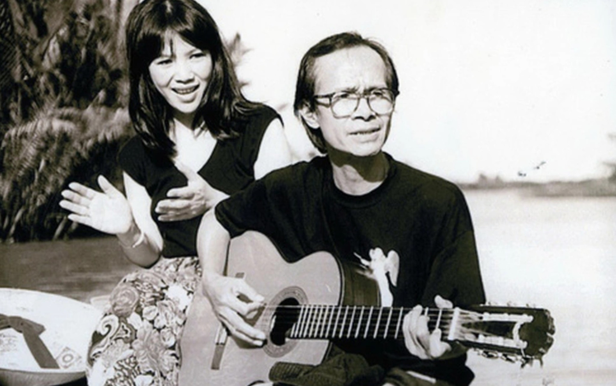 Två bröder Trinh Cong Son och Trinh Vinh Trinh - Fotoarkiv Hai anh em Trịnh Công Sơn và Trịnh Vĩnh Trinh - Ảnh tư liệu