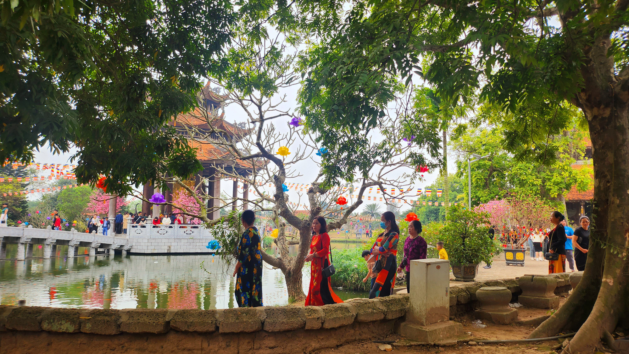Chùa Nôm (Hưng Yên mùng 6 Tết Giáp Thìn) Chùa Nôm (Hưng Yên) mùng 6 tháng giêng Giáp Thìn - Ảnh: C.K.