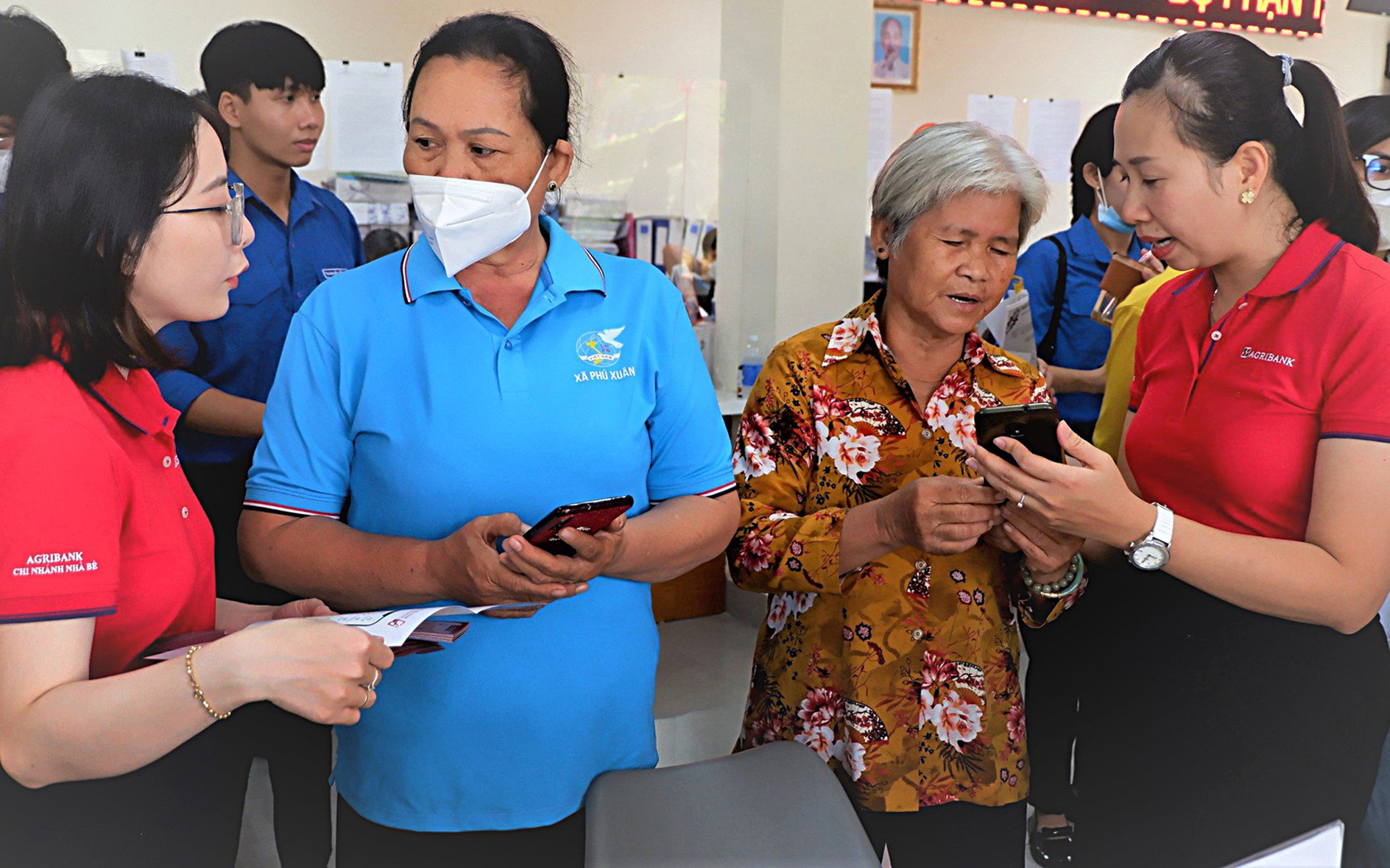Đổi đời ở làng lập nghiệp, phủ núi đồi xanh ngắt màu cây trái- Ảnh 6. Khởi động Tháng thanh niên: Khi người trẻ sống vì cộng đồng