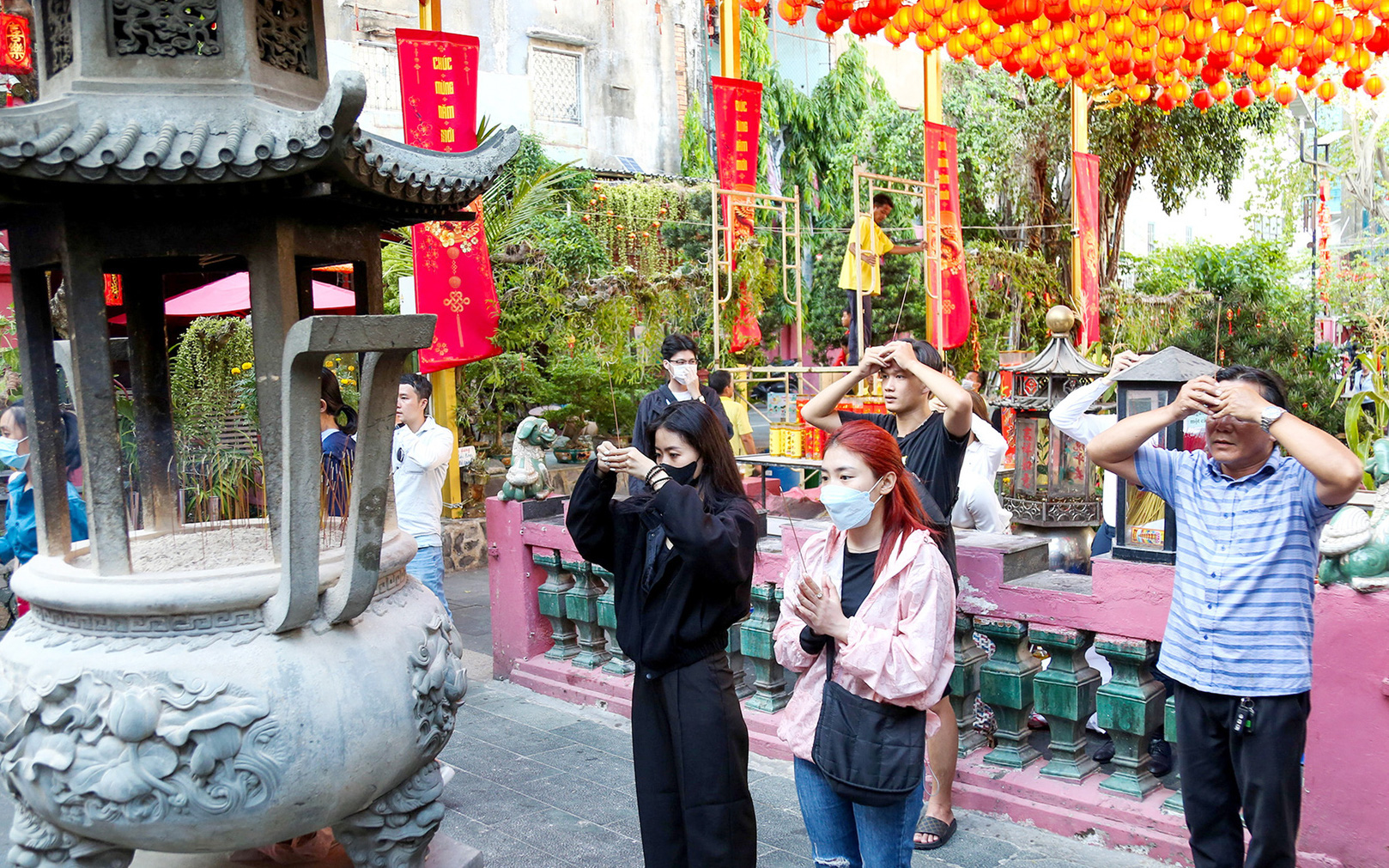Đầu xuân nói chuyện đi chùa: Lễ vật không quan trọng vơi đầy- Ảnh 8. Đi chùa, lễ hội đừng nặng cầu xin