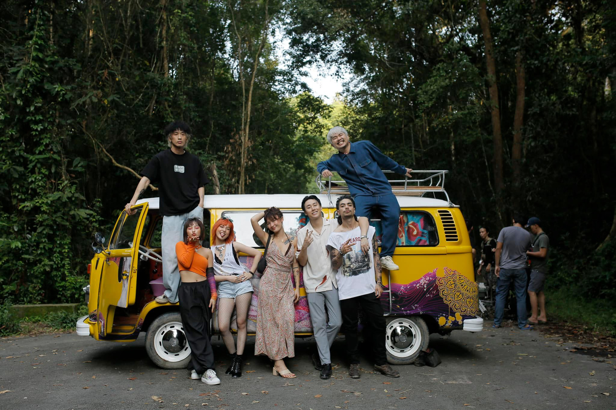 映画「クロー」は、森に出かけた友人グループがクマに襲われるという物語です - 写真: DPCC Phim Móng vuốt kể về một nhóm bạn đi chơi trong rừng và bị gấu tấn công - Ảnh: ĐPCC