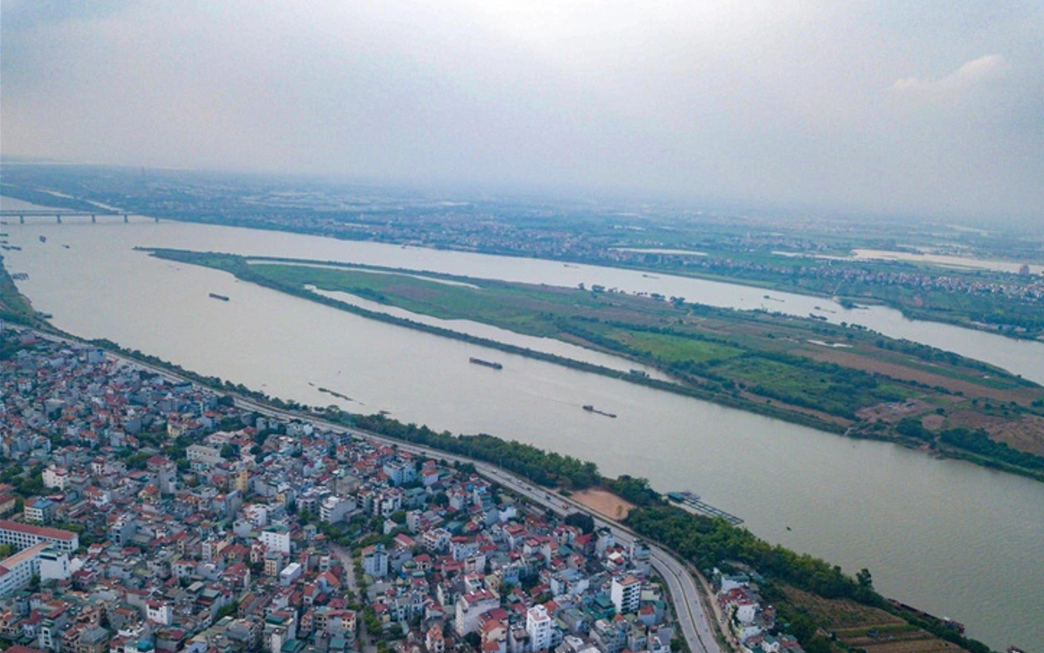 Bí thư Hà Nội Đinh Tiến Dũng nói về sắp xếp lại bộ máy, biên chế- Ảnh 2. Bí thư Thành ủy Hà Nội: Trục sông Hồng là trung tâm phát triển của thủ đô