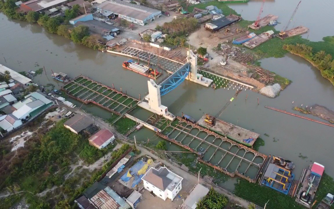 Độ mặn sông Tiền bất ngờ tăng, đóng cống ngăn mặn lớn thứ 2 miền Tây- Ảnh 3. Cống ngăn mặn Nguyễn Tấn Thành đóng vào tháng 3 đến tháng 4-2024