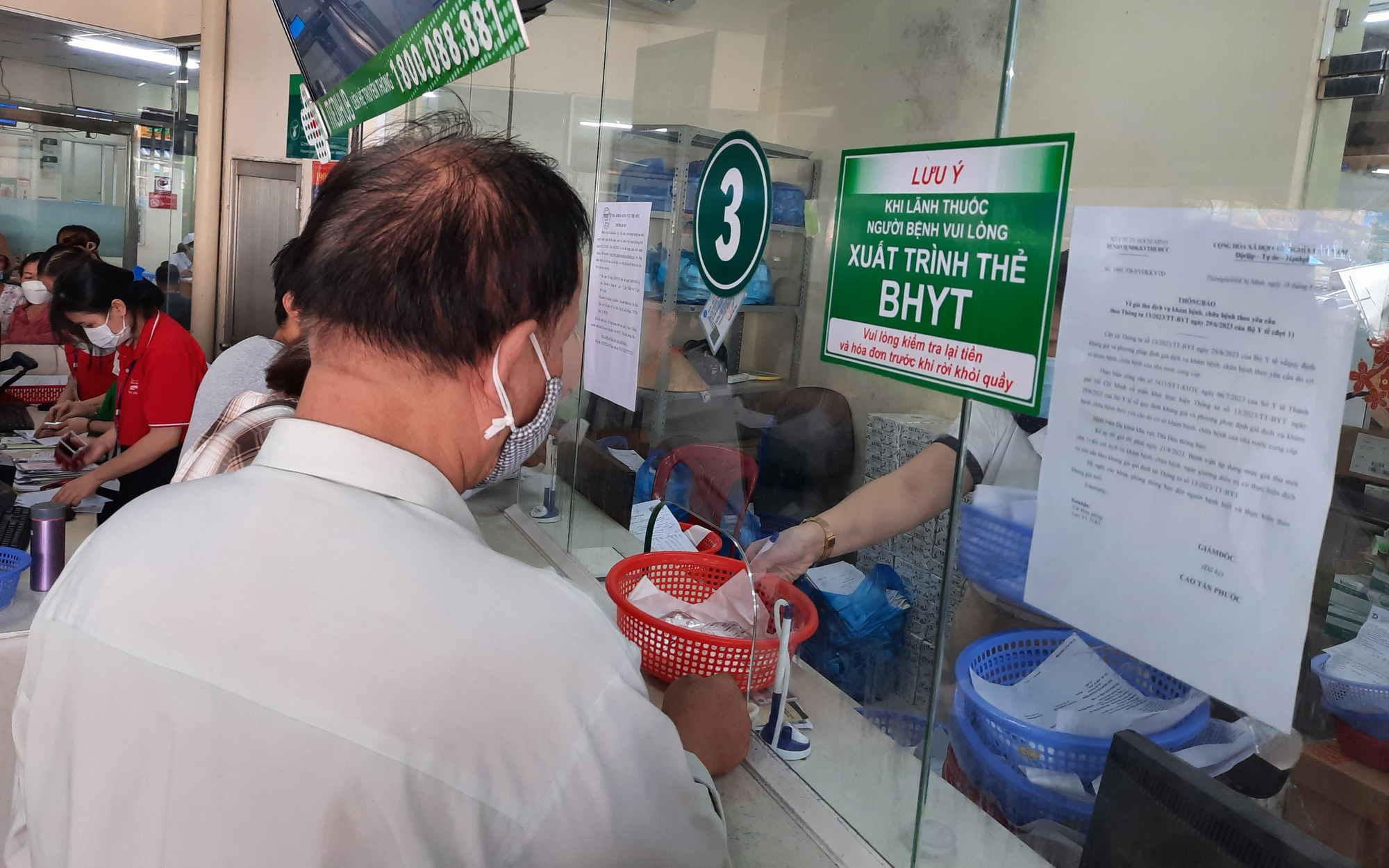 Cử tri phản ánh thẻ bảo hiểm y tế mẫu mới không ghi hạn gây khó- Ảnh 2. Cử tri phản ảnh thuốc cấp bảo hiểm y tế chưa đảm bảo, Bộ Y tế khẳng định không có khác biệt