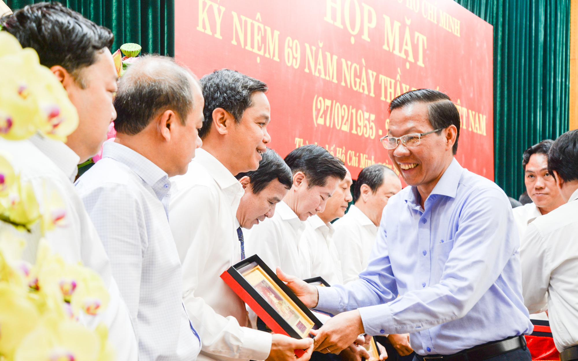 TP.HCM thiếu trầm trọng nhân lực và cơ sở hạ tầng y tế, giáo dục- Ảnh 4. Chủ tịch Phan Văn Mãi: Lực lượng y tế là nguồn nhân lực quý của TP.HCM