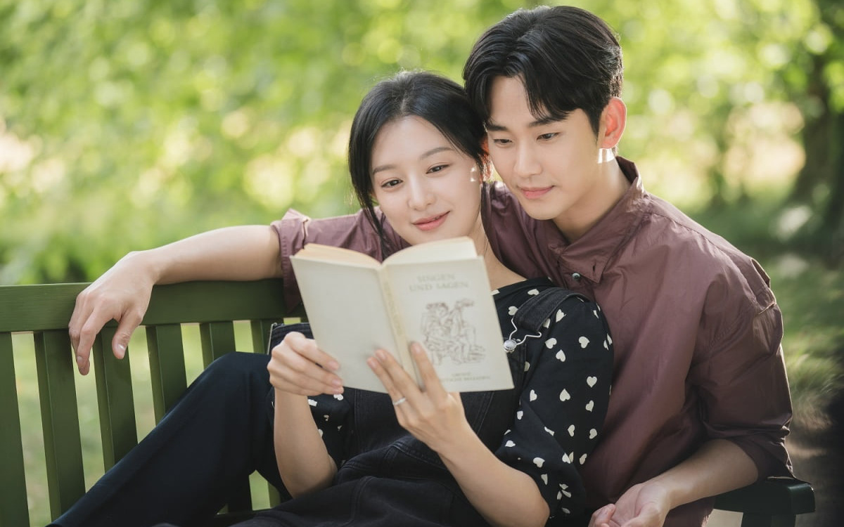 Khóc hết nước mắt với Tiệm chụp ảnh ma quái- Ảnh 6. Kim Soo Hyun, Kim Yoo Jung, Cha Eun Woo trở lại phim Hàn tháng 3-2024