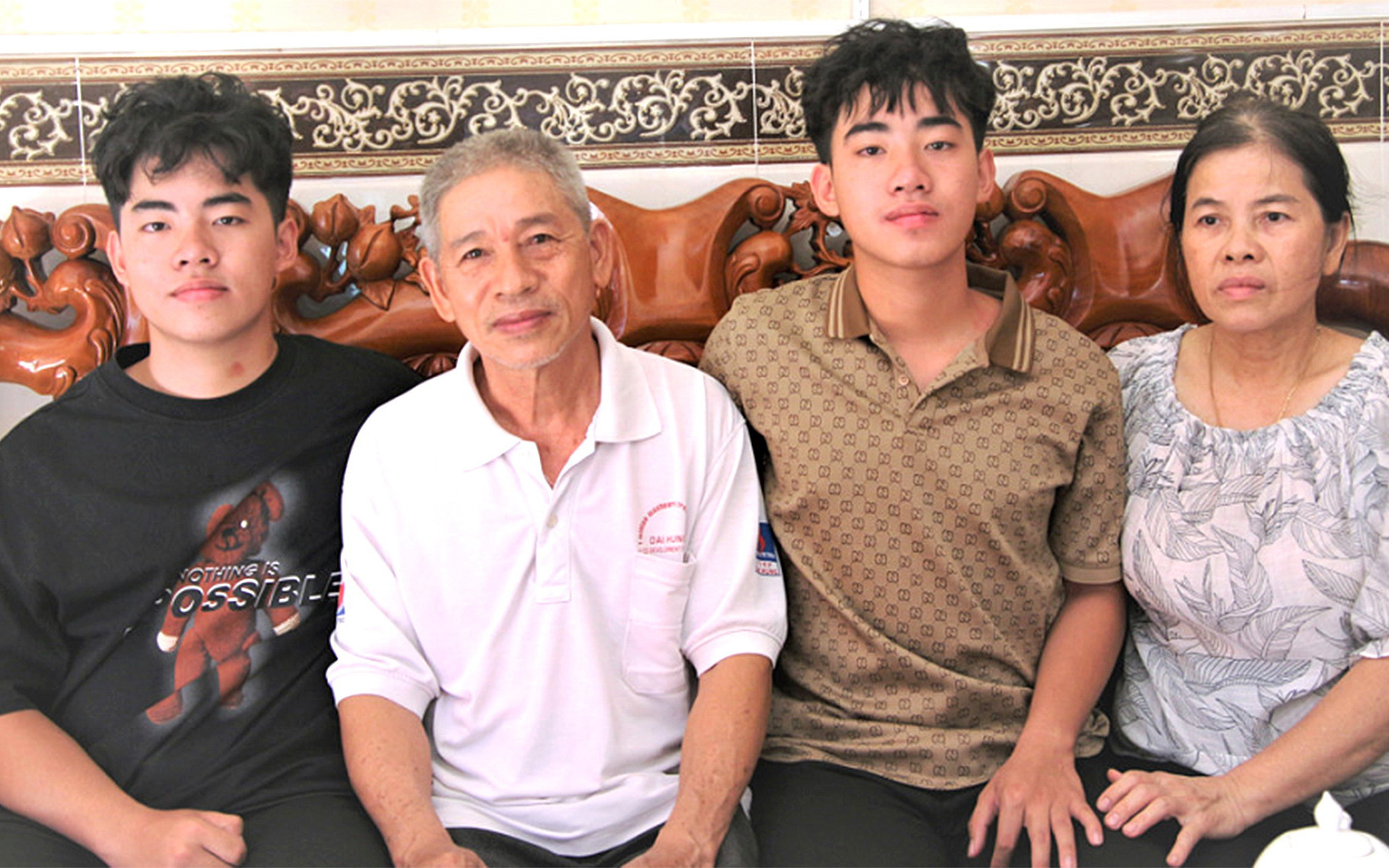 Nhiều anh em song sinh ở Đồng Nai viết đơn tình nguyện nhập ngũ- Ảnh 4. Cùng sinh, cùng lớn nay cùng nhập ngũ