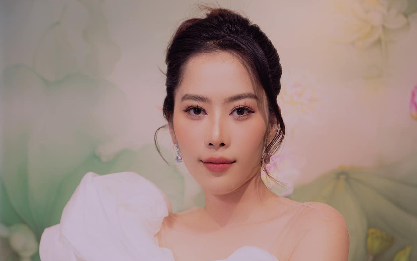 Công an Thủ Đức xác minh video vụ việc gây ồn ào tại nơi ở của hoa khôi Nam Em- Ảnh 2. Nam Em bị thanh tra mời làm việc sau livestream gây tranh cãi