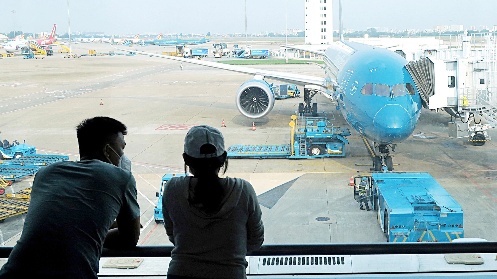 Những quy định nào đáng chú ý có hiệu lực từ tháng 3-2024?- Ảnh 1. Từ 1-3-2024, giá vé máy bay phổ thông nội địa sẽ tăng thêm - Ảnh: T.T.TD.