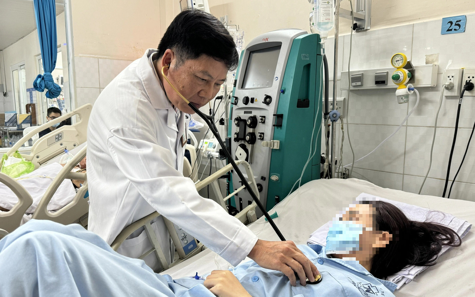 3 lý do khiến người sử dụng 'nước vui' bị khó thở nguy kịch- Ảnh 4. Uống