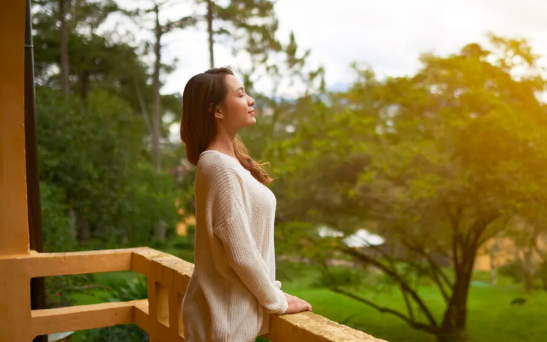 Làm theo bí quyết này, bạn sẽ biết cách chữa lành thực sự- Ảnh 3. Cuộc sống quay cuồng lo lắng, tôi dành thời gian đi chữa lành