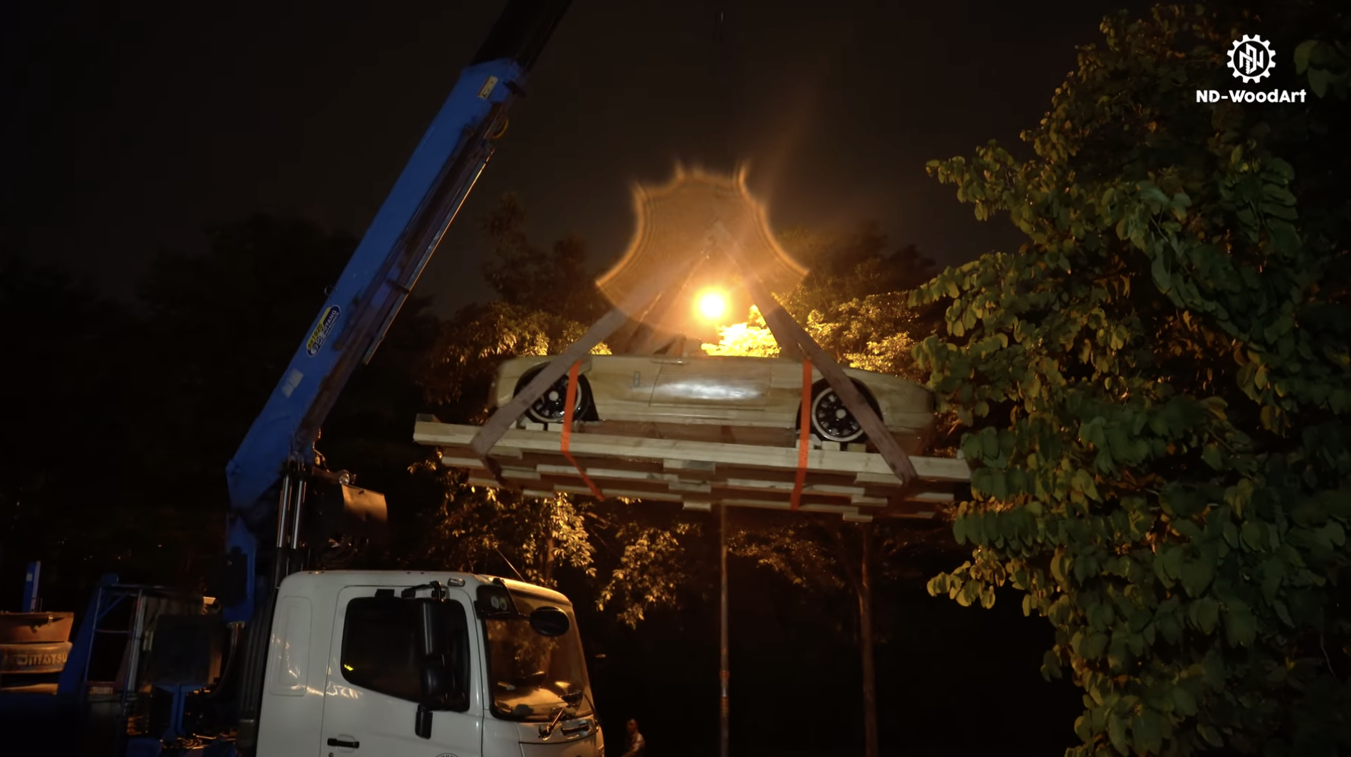 Mang xe gỗ đi triển lãm quốc tế, ông bố Bắc Ninh mừng khi tay nghề thợ Việt được đánh giá cao- Ảnh 5. Mang xe gỗ đi triển lãm quốc tế, ông bố Bắc Ninh mừng khi tay nghề thợ Việt được đánh giá cao- Ảnh 5.