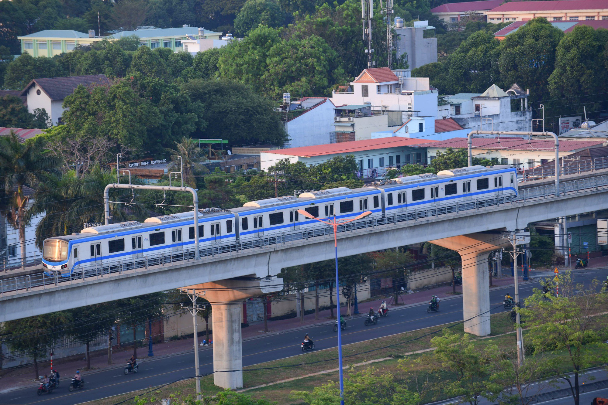 Chủ đầu tư đặt mục tiêu đưa vào vận hành thương mại tuyến metro số 1 chính thức vào tháng 8-2024 - Ảnh: QUANG ĐỊNH