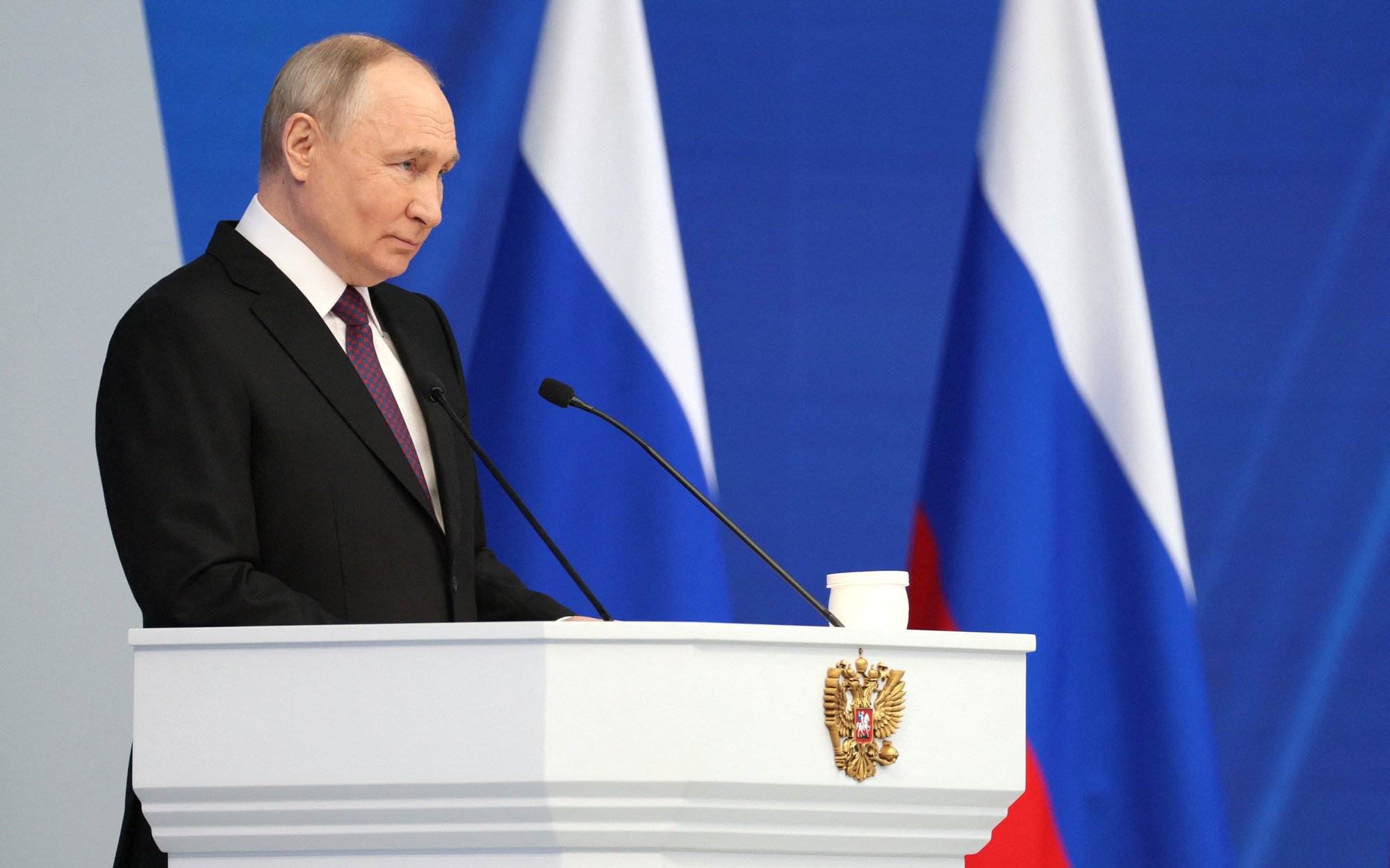Nhiều nhà ngoại giao châu Âu lo ngại ông Trump rút Mỹ khỏi NATO- Ảnh 2. Ông Putin tuyên bố tăng cường quân sự gần biên giới NATO