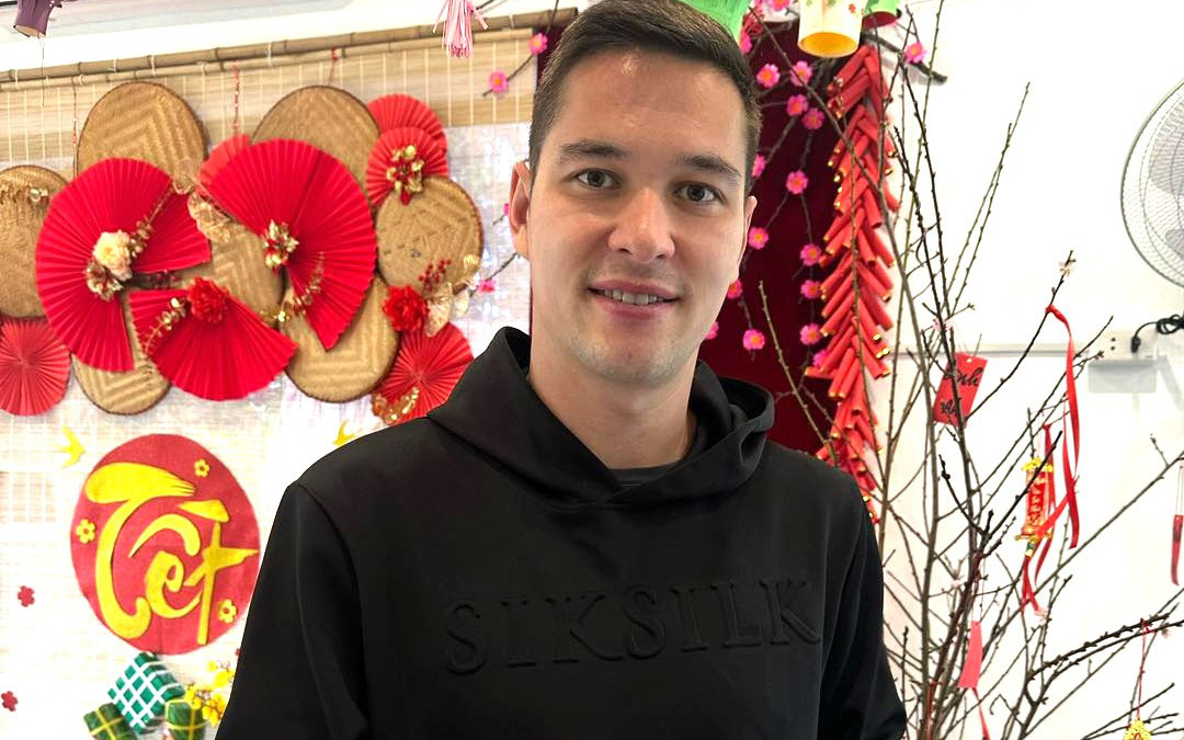 'Quên' Tết vì mục tiêu giành vé Olympic- Ảnh 4. Nguyễn Filip lần đầu ăn Tết ở Việt Nam