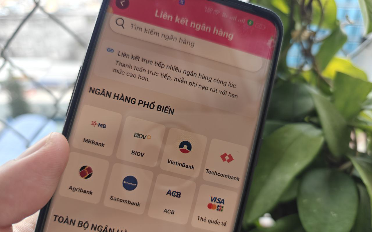 Mất sạch tiền Tết trong tài khoản ngân hàng vì bị chiếm quyền điện thoại mà không biết- Ảnh 2. Ví điện tử MoMo buộc có liên kết ngân hàng, MoMo khẳng định làm đúng luật