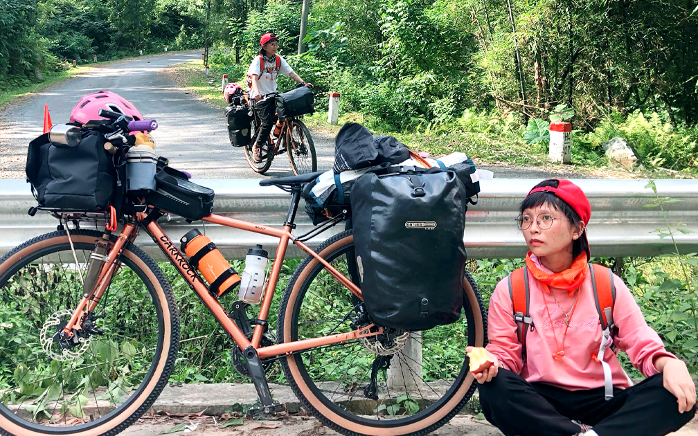 Đạp xe hơn 9.000km, chạy 11 tháng từ Mông Cổ tới Anh để xem Manchester United ra sân- Ảnh 5. 9X đạp xe xuyên Việt một mình: