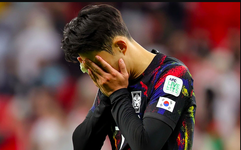 Son Heung Min chấn thương trước trận thua Jordan vì xô xát với đồng đội?- Ảnh 2. Đội trưởng 'khóc nhè' và sự yếu bóng vía của Hàn Quốc