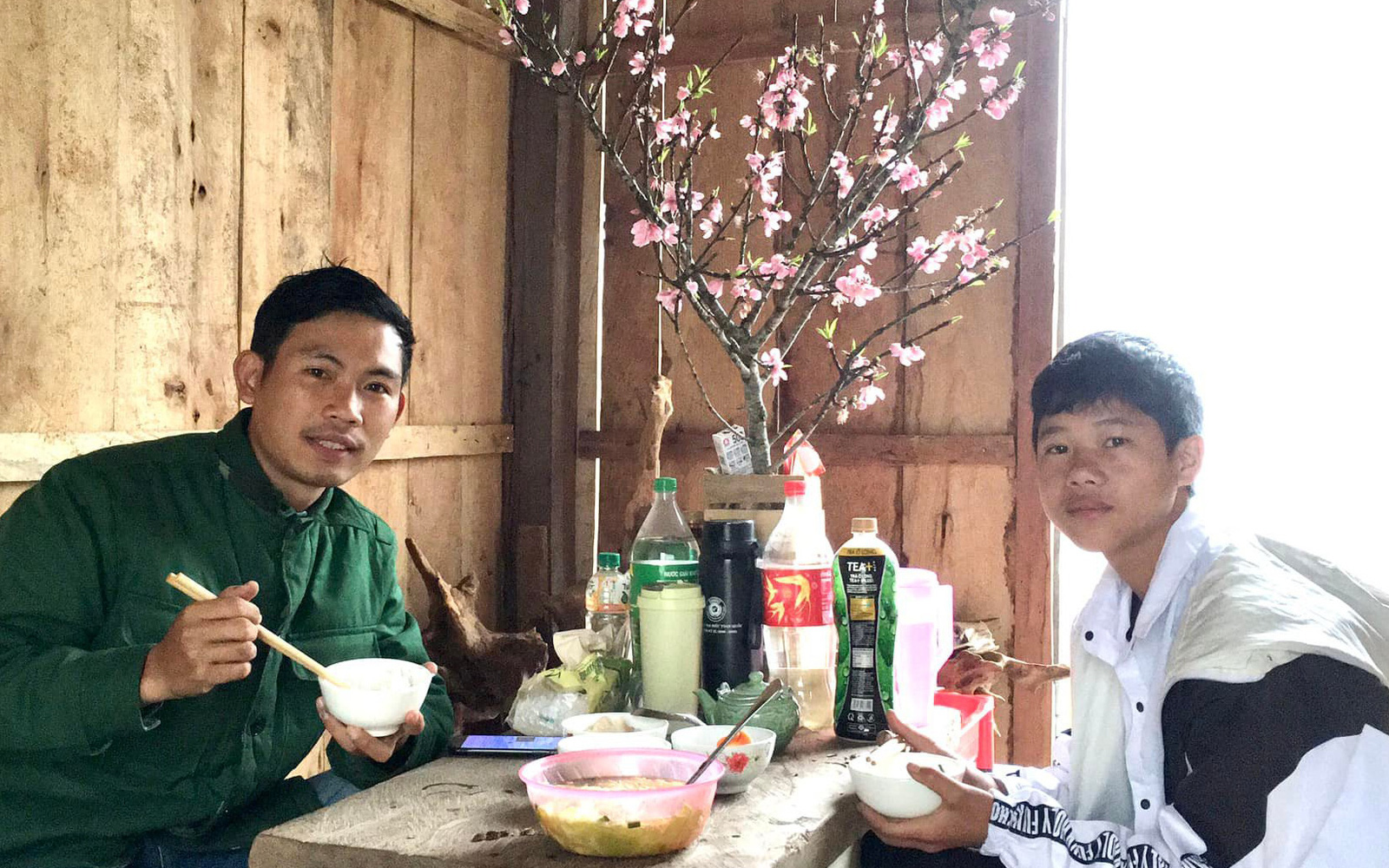 Tết ghé đầm Thị Tường thưởng thức đêm xuân- Ảnh 3. Khoảnh khắc Tết của tôi: Mùa xuân đầu tiên trên rẻo cao