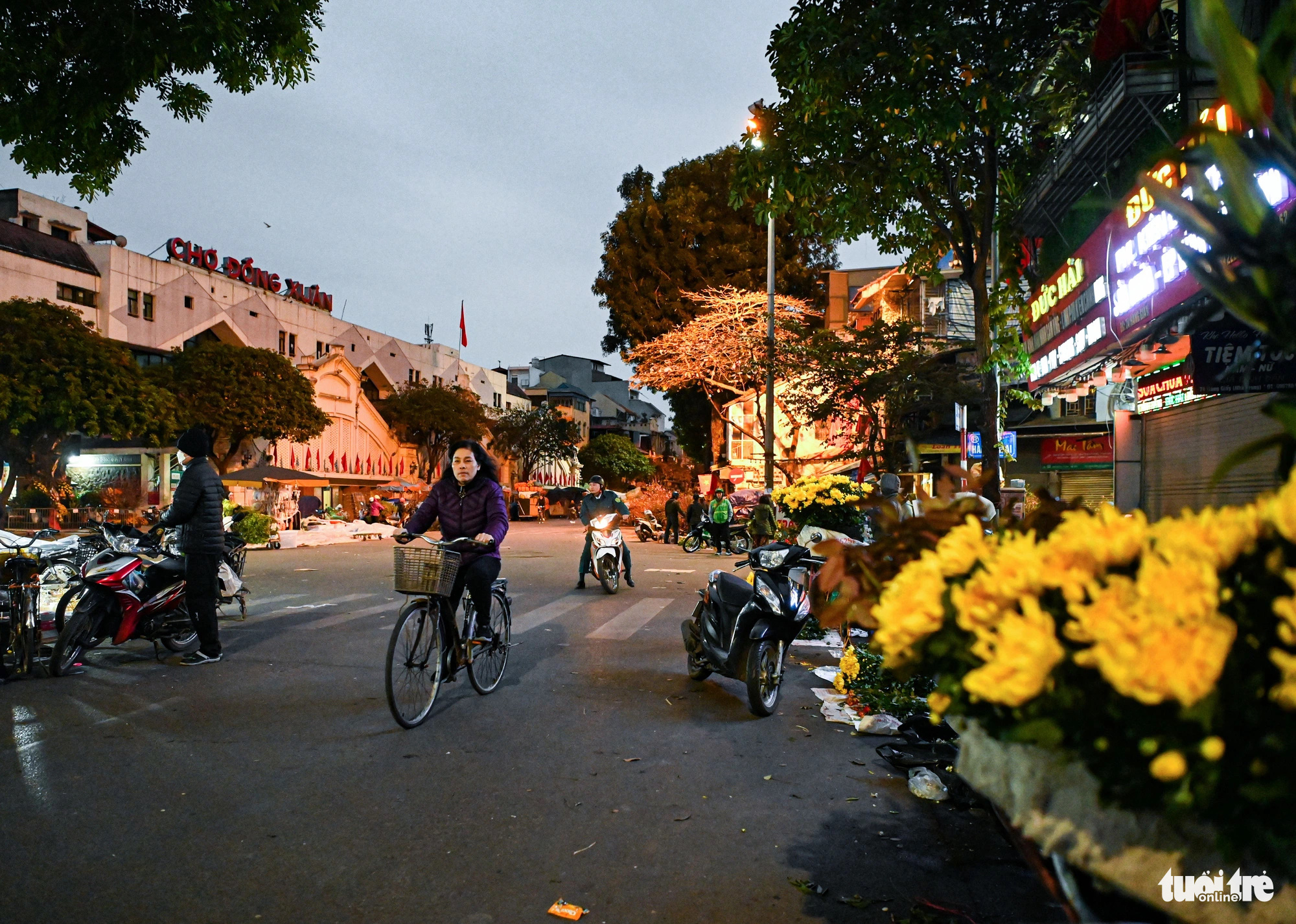 Hà Nội yên bình sáng 30 Tết- Ảnh 4. Hà Nội yên bình sáng 30 Tết- Ảnh 4.