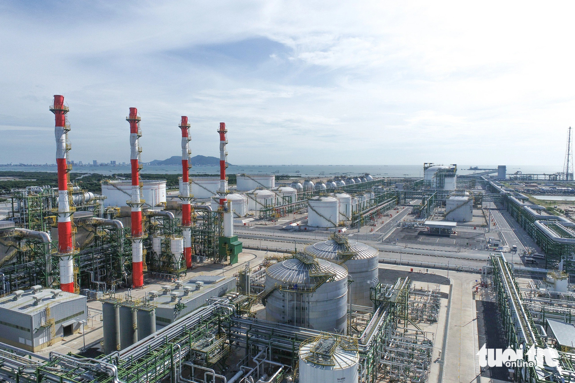 Tổ hợp hóa dầu Long Sơn là dự án FDI mang tính chiến lược và là dự án trọng điểm quốc gia với tổng vốn đầu tư hơn 5 tỉ USD