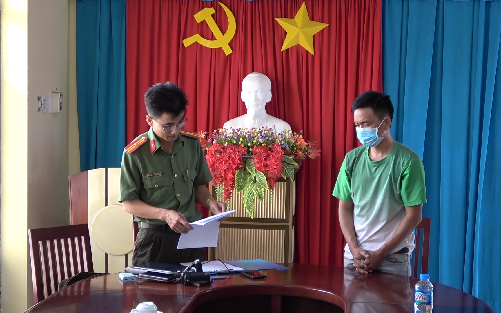 Xử phạt người đăng thông tin xuyên tạc Liên đoàn Bóng đá Việt Nam- Ảnh 2. Đăng tin sai sự thật xúc phạm cảnh sát giao thông, chủ tài khoản Facebook bị xử phạt 7,5 triệu đồng