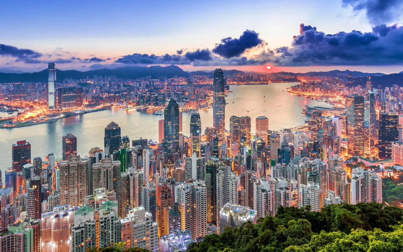 Giá nhà cũ tại Hong Kong chạm mức thấp nhất trong gần 8 năm- Ảnh 3. Hong Kong chứng kiến giá nhà ở giảm nhiều nhất thế giới