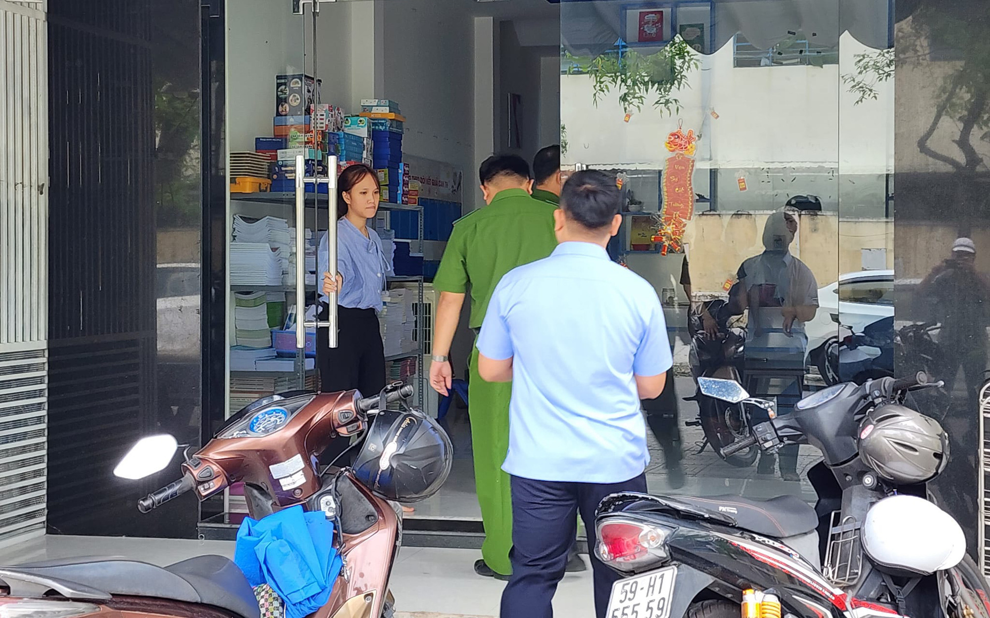 Làm sao hạn chế rủi ro trẻ tự kỷ bị bạo hành?- Ảnh 3. Cô giáo kéo tóc, đánh đập trẻ tự kỷ là cô thực tập; cơ sở không có giấy phép