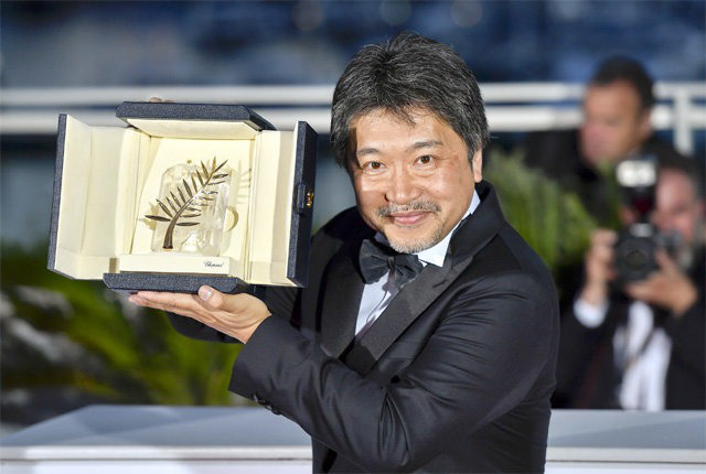 Sutradara Kore-eda Hirokazu memenangkan Palme d'Or dengan film Shoplifters pada tahun 2018 - Foto: The Donga Ilbo Đạo diễn Kore-eda Hirokazu từng giành giải Cành cọ vàng với phim Shoplifters vào năm 2018 - Ảnh: The Donga Ilbo