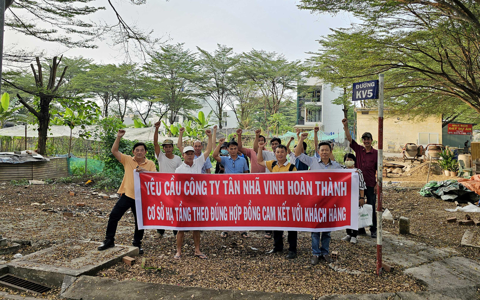 Mỗi người chỉ được bán, cho thuê tối đa 5 căn nhà mỗi năm- Ảnh 2. Bỏ bạc tỉ đầu tư dự án nhà ở tại TP.HCM, nhiều người kêu cứu