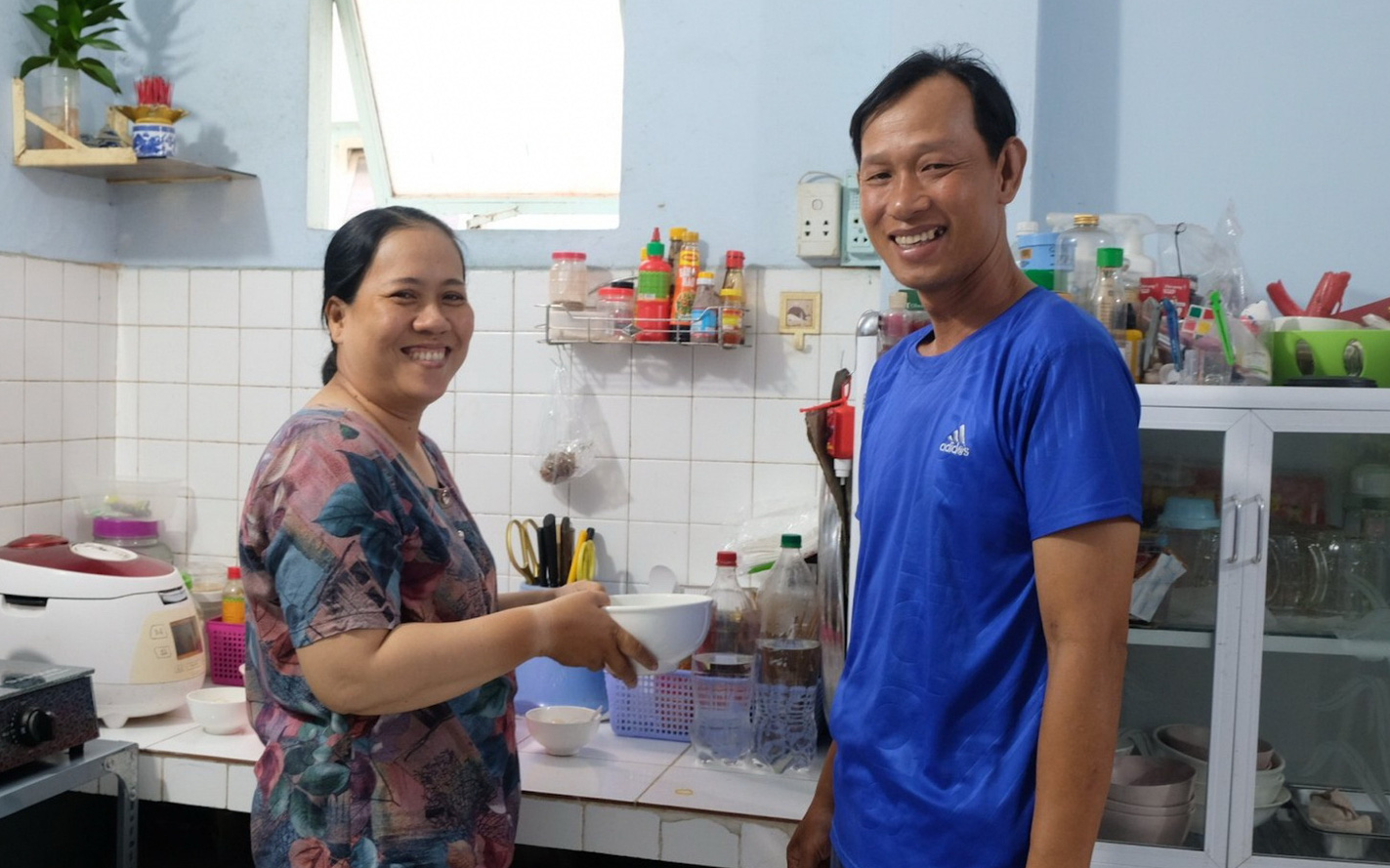 Mê vịt khuyến mãi, ngày ngày chi bộn tiền mua trà sữa sưu tập- Ảnh 4. Biến mỗi ngày thành một món quà tặng nhau