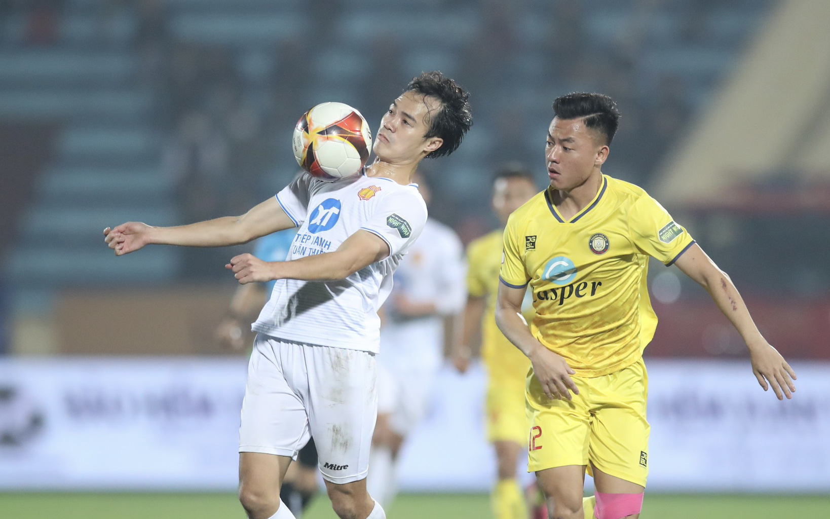 Vòng 14 V-League 2023 - 2024: Nhóm cuối vùng vẫy- Ảnh 2. Lượt đi V-League 2023-2024: Nam Định dẫn đầu, Thể Công Viettel lo trụ hạng