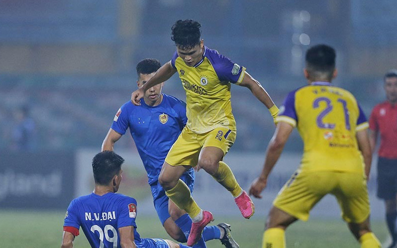Bùi Hoàng Việt Anh rách môi phải khâu 24 mũi, khả năng vẫn lên tập trung đội tuyển- Ảnh 4. Bóng đá Việt cần nghiêm khắc với bạo lực