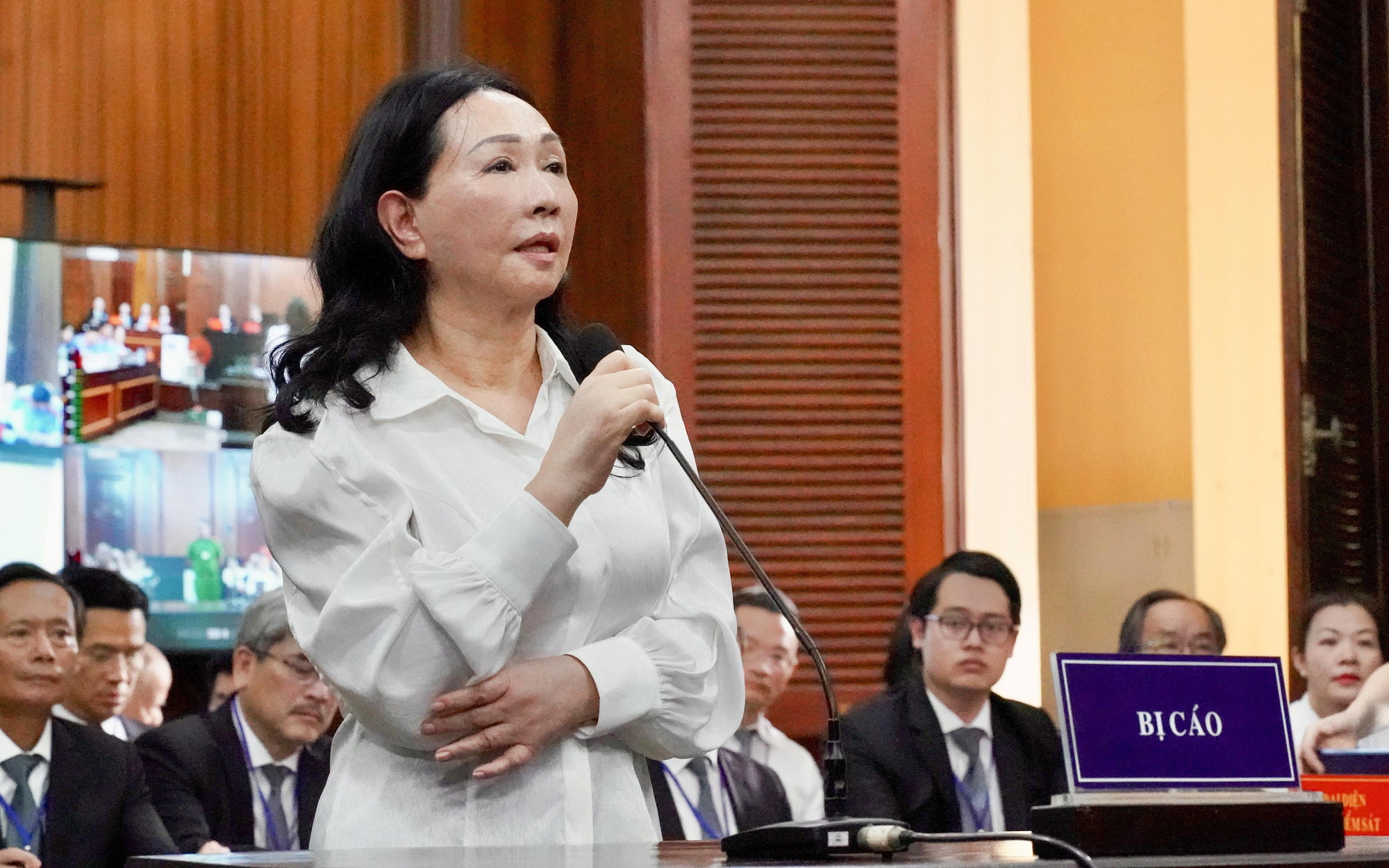 Vạn Thịnh Phát: Bà Trương Mỹ Lan khóc nói tất cả tài sản đều ở SCB, cả gia tộc nợ nần