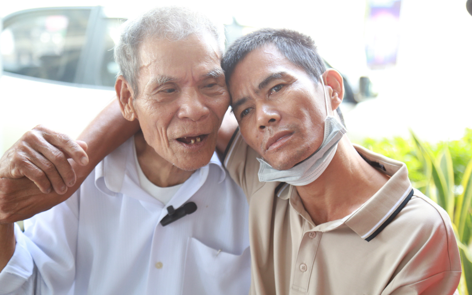 Kết nối trên mạng xã hội có thể đem lại điều kỳ diệu- Ảnh 5. Chàng khờ 18 năm lưu lạc về với gia đình nhờ ân huệ ‘người dưng’