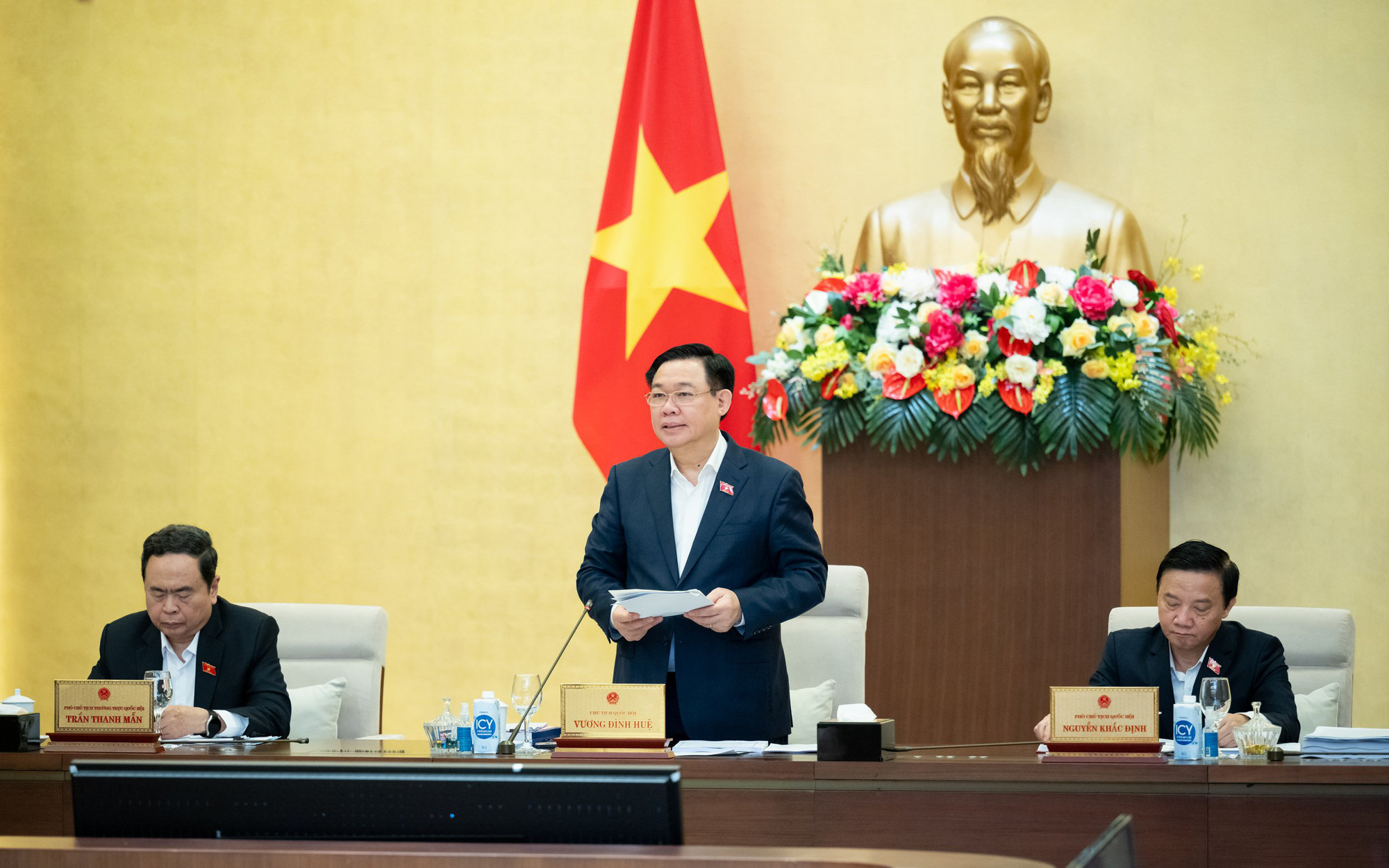 Chủ tịch Quốc hội Vương Đình Huệ: 'Hà Nội rất tuyệt vời, chỉ mỗi không khí là tệ quá'- Ảnh 2. Ủy ban Thường vụ Quốc hội sẽ xem xét công tác nhân sự, chất vấn 2 bộ trưởng