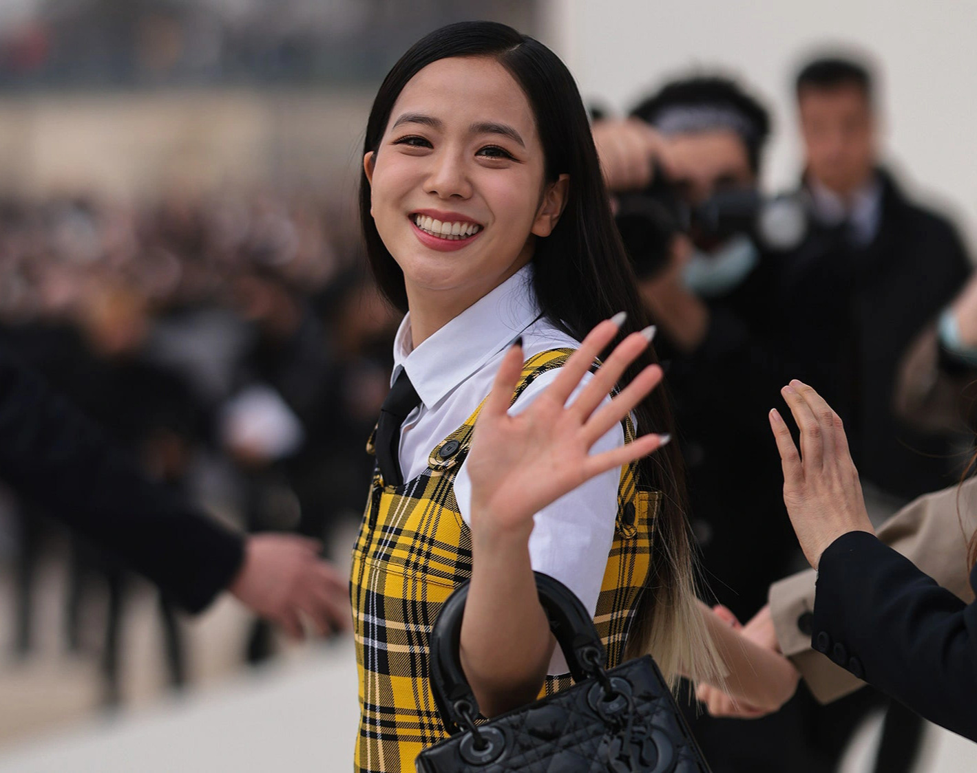 Jisoo de BlackPink fait un don au projet de restauration des mangroves à Ca Mau - Photo 4. Jisoo đẩy mạnh hoạt động cá nhân sau khi tách khỏi YG - Ảnh: Vogue