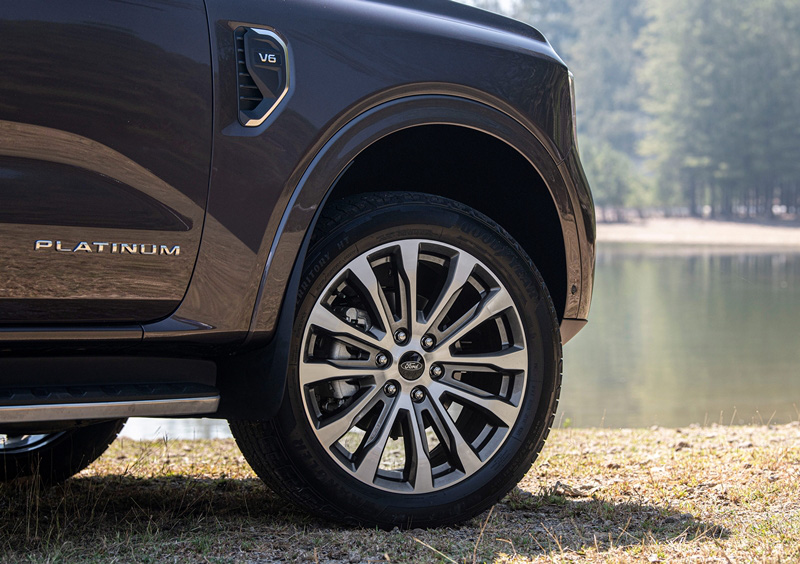 Ford Everest thêm bản mới cao cấp nhất cho Đông Nam Á, giá quy đổi 1,58 tỉ đồng- Ảnh 10.