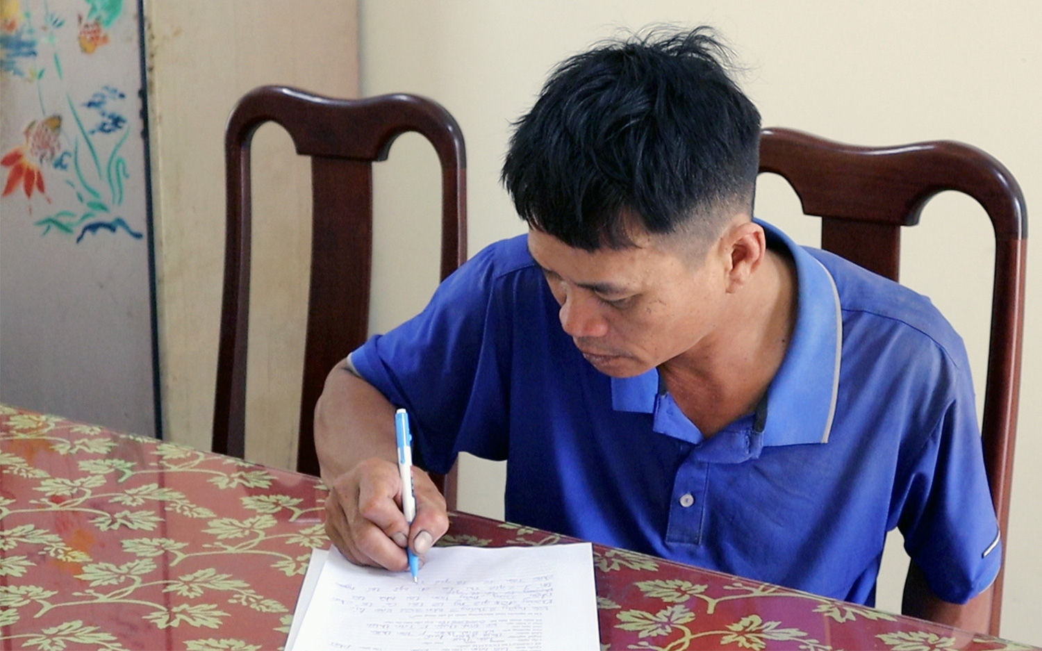 Trẻ bị bạo hành: Không thể bỏ qua việc điều trị vết thương tâm lý- Ảnh 2. Bắt khẩn cấp cha dượng bạo hành con riêng của vợ cũ