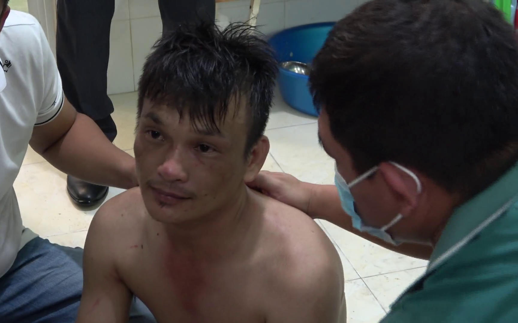  Lên cơn ‘ngáo đá’, cháu chém ông nội tử vong trong đêm - Ảnh 2.