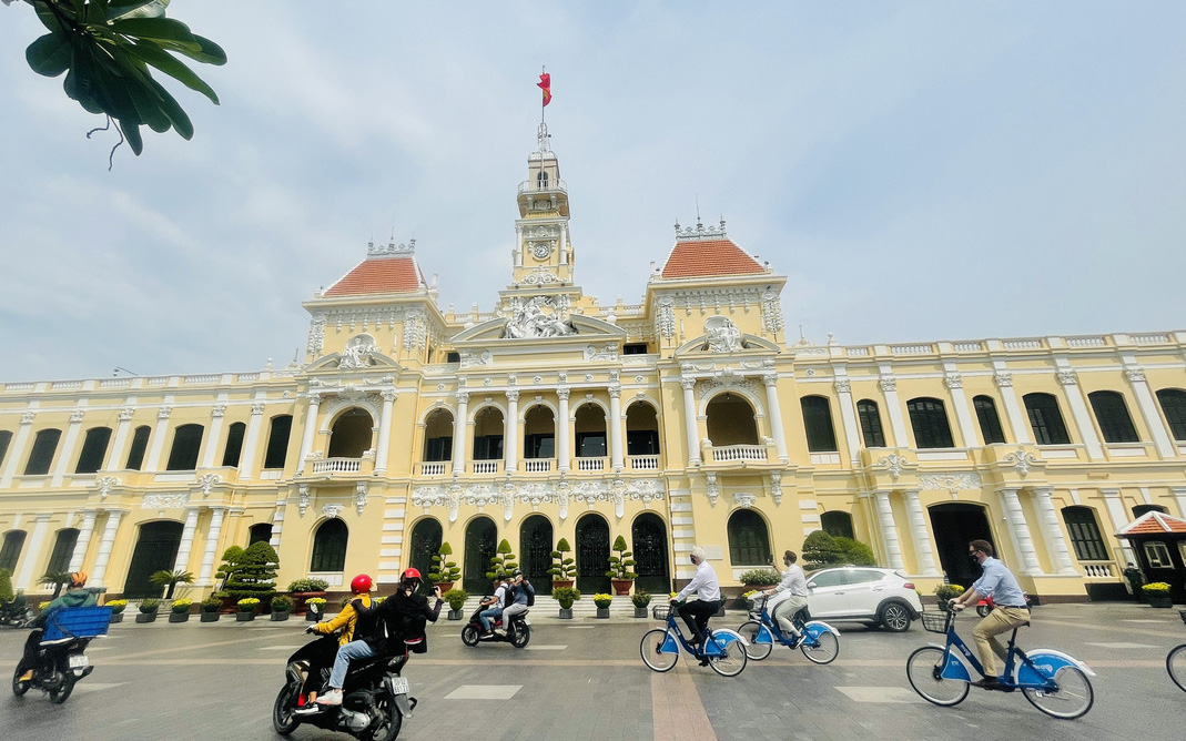 Khách quốc tế ‘áp đảo’ khách nội tham quan vịnh Hạ Long- Ảnh 3. Khách quốc tế thích TP.HCM vì điều gì?