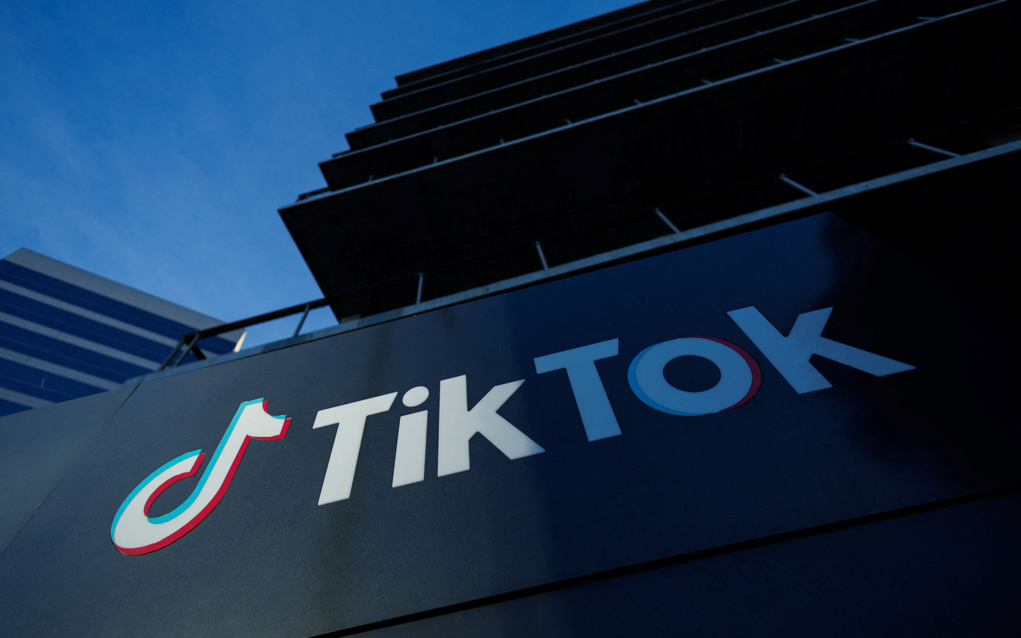 TikTok: Lệnh cấm của Mỹ sẽ khiến TikToker mất hàng tỉ USD- Ảnh 2. Hạ viện Mỹ thông qua luật, buộc công ty mẹ TikTok ở Trung Quốc thoái vốn