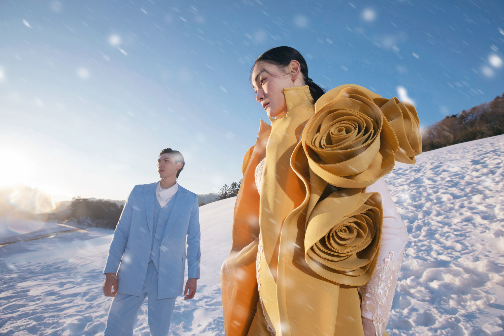 مجموعه «برف رنگینکمانی» اثر طراح تامی تونگ لی - عکس: تیم عینک Bộ sưu tập “Rainbow Snow” của nhà thiết kế Tommy Tường Lê - Ảnh: KIẾNG CẬN TEAM