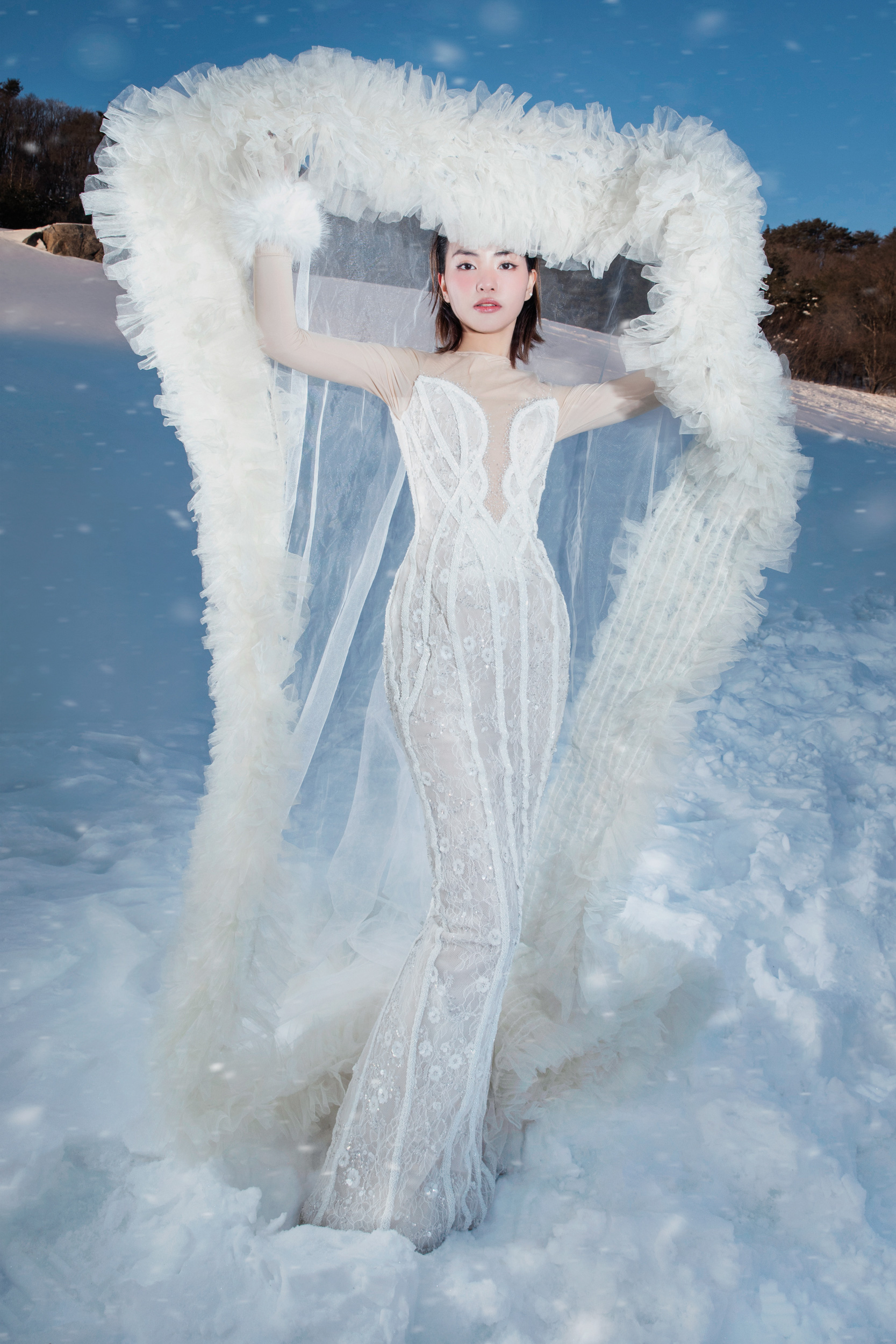 مدلها سرما را تحمل میکنند تا بهترین عکسها را بگیرند - عکس: تیم عینک Người mẫu chịu lạnh để có những bức ảnh đẹp nhất - Ảnh: KIẾNG CẬN TEAM